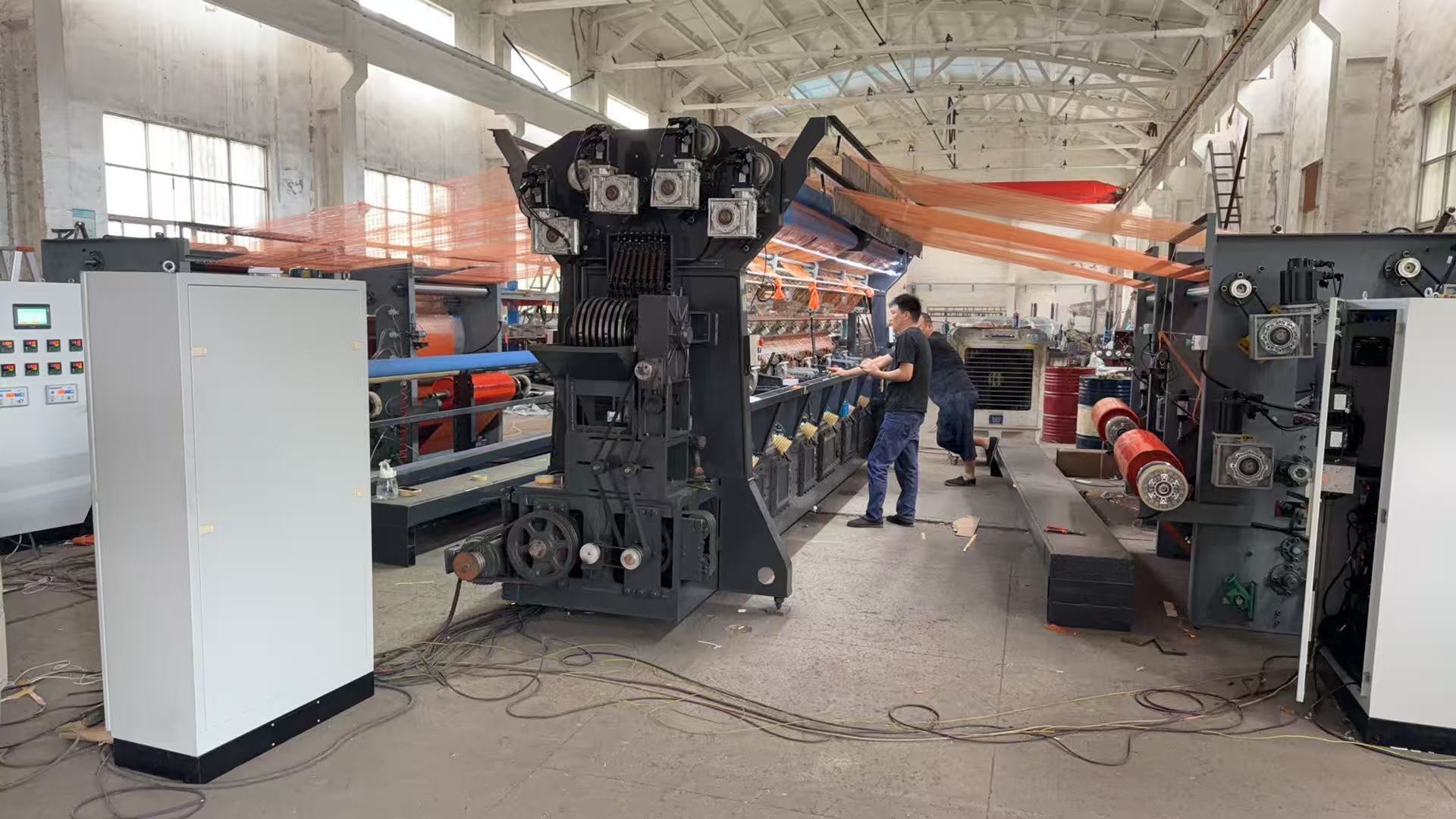Aktueller Firmenfall über Double Needle Bed Warp Knitting Machine for Industrial Textile Manufacturing