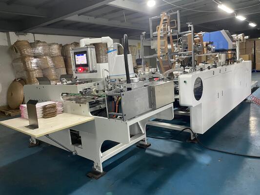 Hochleistungs-888 Automatische Flachpapier-Griff-Klebemaschine Stabile Leistung Starke Haftung für die Papiergriff-Produktionslinie
